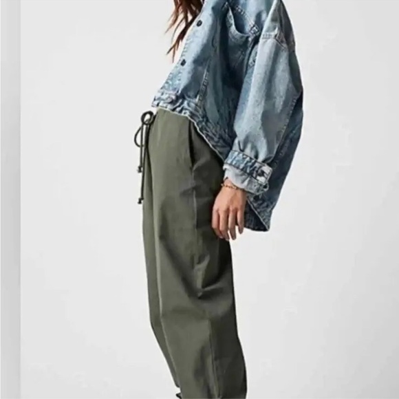 FREE PEOPLE Parachute Jogger Pants in Hunter Army Green size XS Ruched Bottoms - Picture 9 of 9